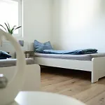Hometonight Workers - Haus *